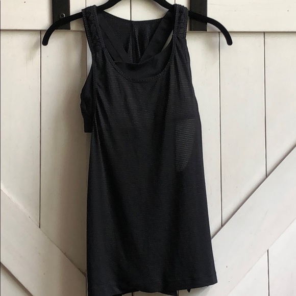 Lululemon Stash It Tank - Picture 5 of 9